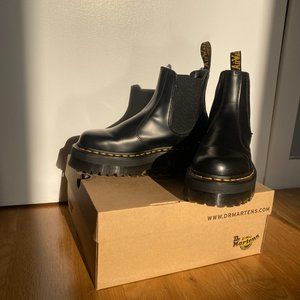 DR. MARTENS CHELSEA PLATFORM BOOTS